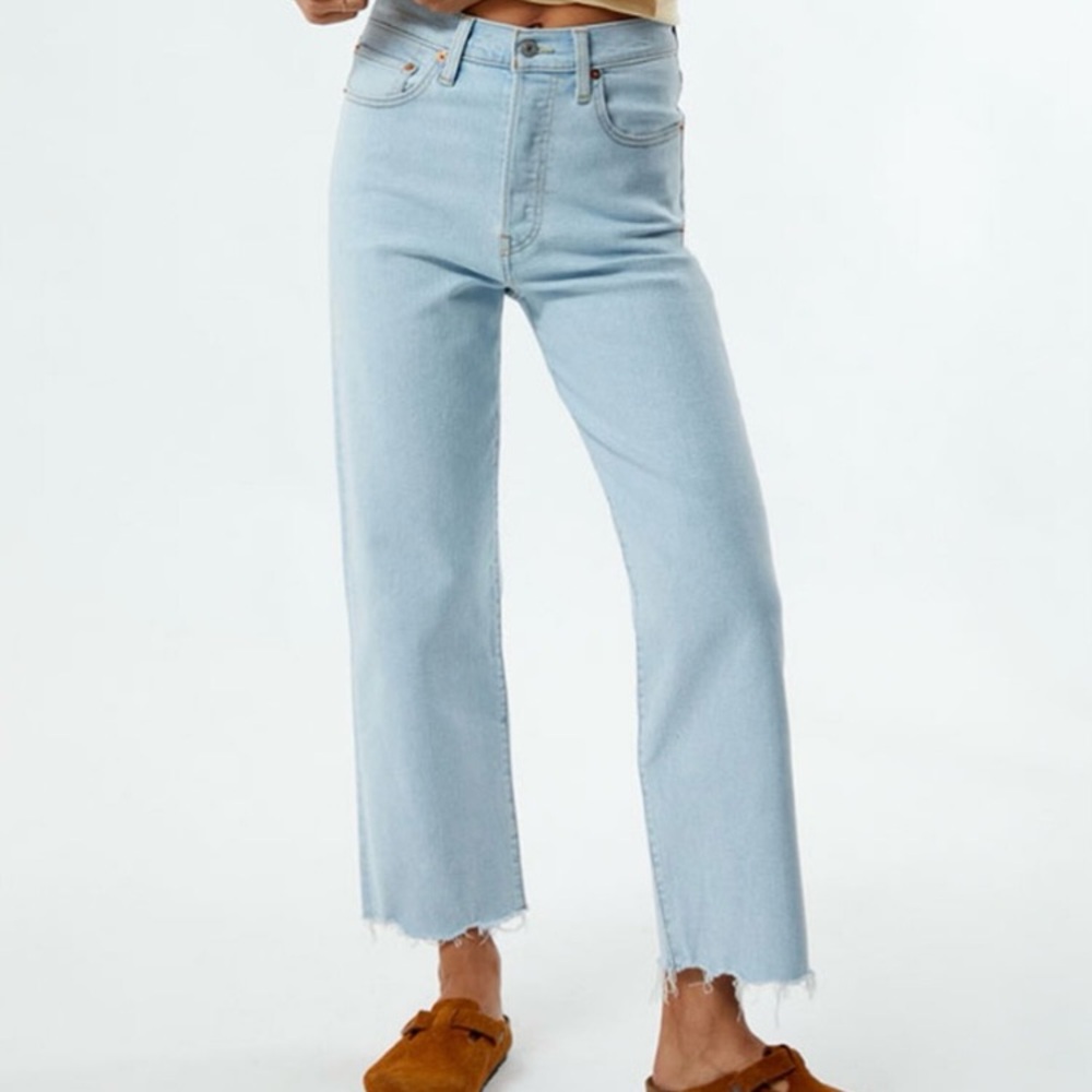 Levi’s ribcage straight ankle light wash blue jeans raw hem size 32 x 27